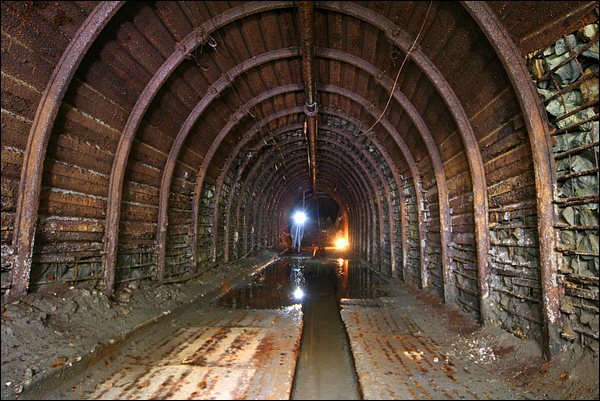Enorme galerie d'évacuation des eaux