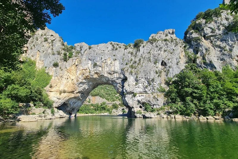 Parking gratuit Pont d'Arc