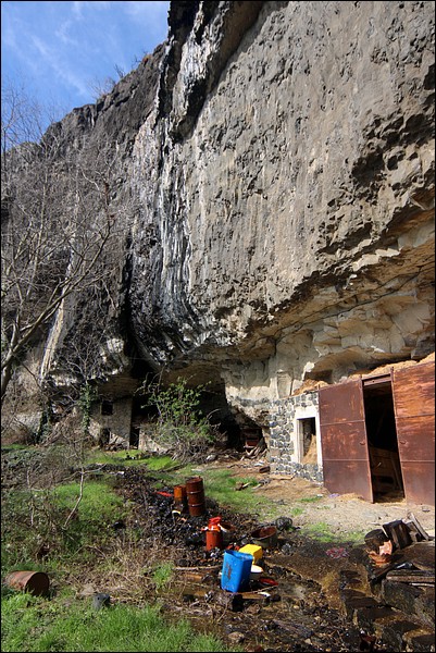 L'habitation sous la falaise