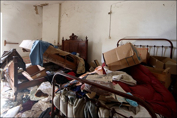 La chambre avec les deux lits
